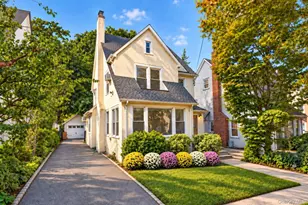 37 Jayson Ave, Great Neck, NY 11021 - Photo 2