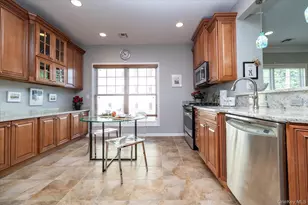 77 Maple Ave, Rockville Centre, NY 11570 - Photo 8