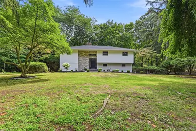 10 Moonedge Road, Northport, NY 11768 - Photo 4