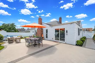 90 Twin Ln N, Wantagh, NY 11793 - Photo 14