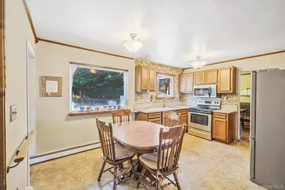 4 Rolling Hills Drive, Ridge, NY 11961 - Photo 10