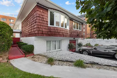 552 Briar Place, Far Rockaway, NY 11691 - Photo 2