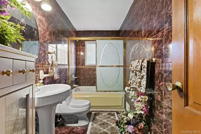 552 Briar Place, Far Rockaway, NY 11691 - Photo 8
