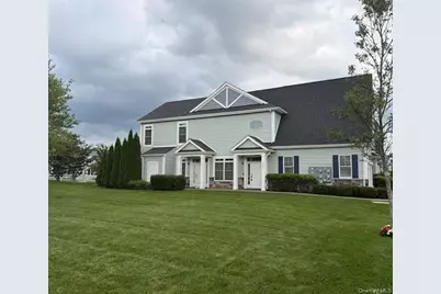 38204 Winterberry Drive, Plainview, NY 11803 - Photo 2
