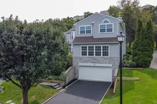 26 Hamlet Dr, Hauppauge, NY 11788 - Photo 2