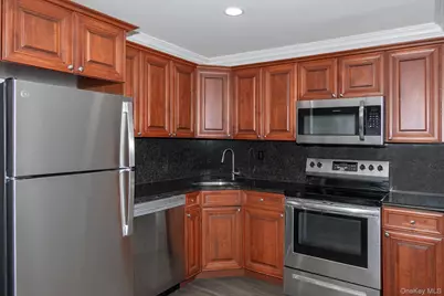 64 S Clinton Avenue #4B, Bay Shore, NY 11706 - Photo 2
