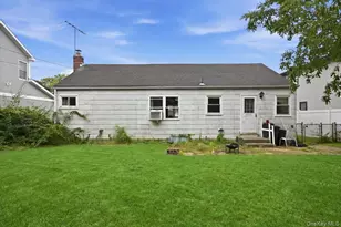 1095 Huckleberry Rd, Bellmore, NY 11710 - Photo 22