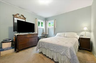 1095 Huckleberry Rd, Bellmore, NY 11710 - Photo 14