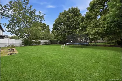 1095 Huckleberry Road, Bellmore, NY 11710 - Photo 20