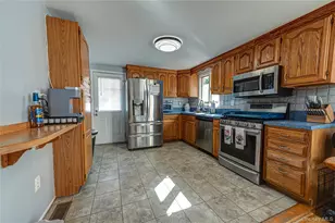 8 Forest Ave, Medford, NY 11763 - Photo 4
