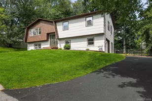 2 Deborah Ln, Valley Cottage, NY 10989 - Photo 2