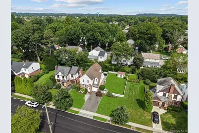 33 Ogden Avenue, East Williston, NY 11596 - Photo 2