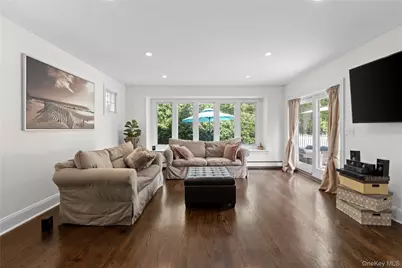 33 Ogden Avenue, East Williston, NY 11596 - Photo 10