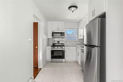 345 41 St Street, Copiague, NY 11726 - Photo 4
