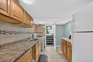 255 Cochran Pl, Valley Stream, NY 11581 - Photo 10