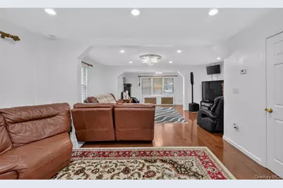 255 Cochran Place, Valley Stream, NY 11581 - Photo 18