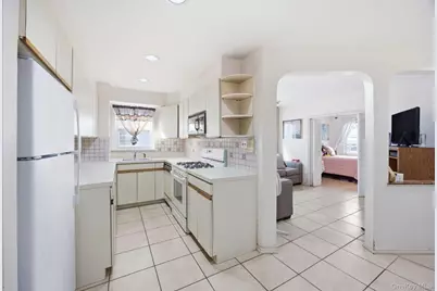 21-08 Ditmars Boulevard, Astoria, NY 11105 - Photo 22