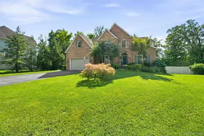 17 Arbor Court, Poughkeepsie, NY 12603 - Photo 2