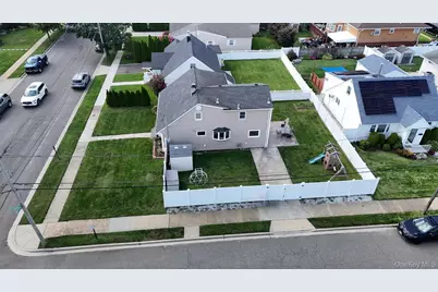 47 Berkeley Place, Massapequa, NY 11758 - Photo 32