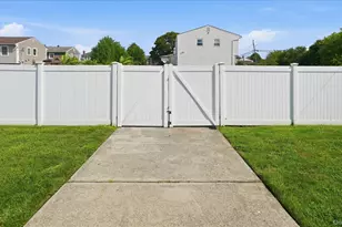 47 Berkeley Pl, Massapequa, NY 11758 - Photo 30