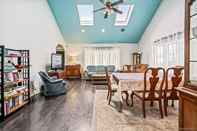 125 W 3rd Street, Ronkonkoma, NY 11779 - Photo 10