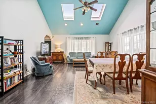 125 W 3rd St, Ronkonkoma, NY 11779 - Photo 10