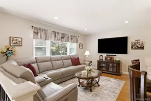 224 Holbrook Ave, Ronkonkoma, NY 11779 - Photo 8