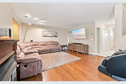 90 Mulberry Common, Riverhead, NY 11901 - Photo 12