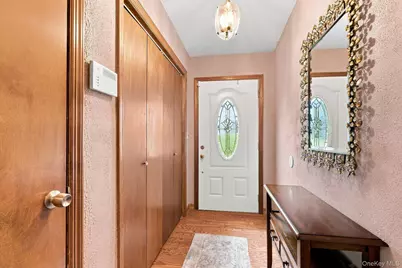 33 Dorchester Drive, Yonkers, NY 10710 - Photo 4