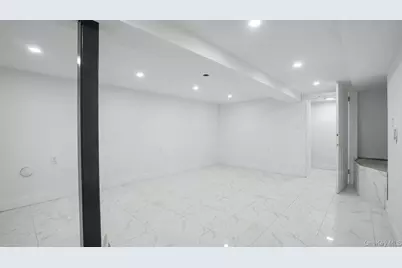 1148 E 211th Street, Bronx, NY 10469 - Photo 20