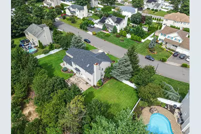 18 Woodridge Lane, Coram, NY 11727 - Photo 8