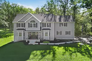 112 Elise Dr, Middletown, NY 10941 - Photo 2