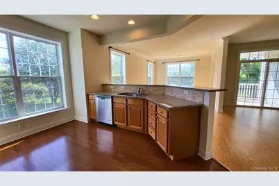 621 Regency Drive, Fishkill, NY 12524 - Photo 10