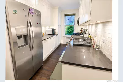73-12 35th Avenue #E3, Jackson Heights, NY 11372 - Photo 4