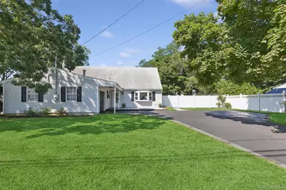 26 Avenue D, Holbrook, NY 11741 - Photo 2