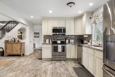 35 Magpie Lane, Levittown, NY 11756 - Photo 4