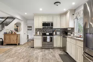 35 Magpie Ln, Levittown, NY 11756 - Photo 4