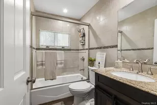 35 Magpie Ln, Levittown, NY 11756 - Photo 10