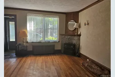8121 77th Avenue, Glendale, NY 11385 - Photo 4