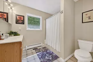 305 Oak Ln, Newburgh, NY 12550 - Photo 30