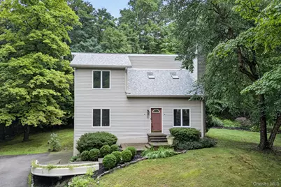 305 Oak Lane, Newburgh, NY 12550 - Photo 2