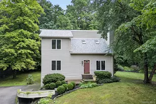 305 Oak Ln, Newburgh, NY 12550 - Photo 2