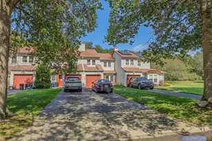 11 Burgoyne Ct, Coram, NY 11727 - Photo 2