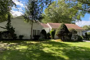 39 Freemont Ln, Coram, NY 11727 - Photo 2