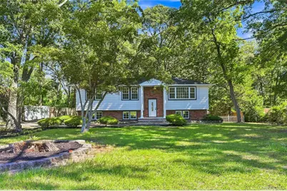 147 Pauls Path, Coram, NY 11727 - Photo 4