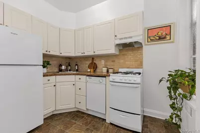 83-80 118th Street #2M, Kew Gardens, NY 11415 - Photo 2