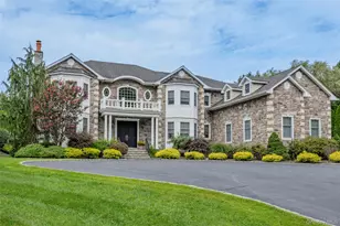 10 Meadow Glen Rd, Northport, NY 11768 - Photo 2