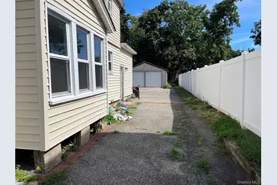 56 Lowndes Avenue, Huntington Station, NY 11746 - Photo 4