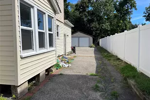 56 Lowndes Ave, Huntington Station, NY 11746 - Photo 4