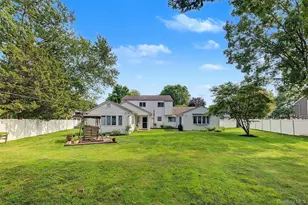 105 Nathan Dr, Bohemia, NY 11716 - Photo 4